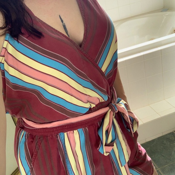 NWT Express Romper - Picture 2 of 6